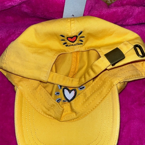 NWT - Wisconsin - Adjustable Yellow Heart Cap - Picture 3 of 3